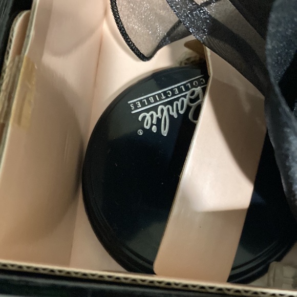 Barbie 40th anniversary collectible doll in box - Picture 7 of 9